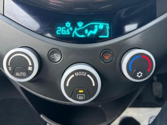 Chevrolet Spark 1.2i LT Hatchback 5dr Petrol Manual Euro 5 (81 ps)