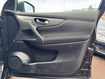 Nissan Qashqai 1.2 DIG-T N-Connecta XTRON Euro 6 (s/s) 5dr