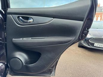 Nissan Qashqai 1.2 DIG-T N-Connecta XTRON Euro 6 (s/s) 5dr