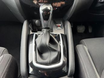 Nissan Qashqai 1.2 DIG-T N-Connecta XTRON Euro 6 (s/s) 5dr
