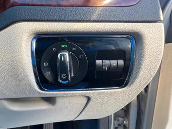 Skoda Superb 1.8 TSI Elegance Hatchback 5dr Petrol DSG Euro 5 (160 ps)