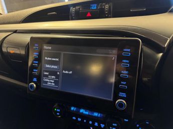 Toyota Hilux 2.8 D-4D Invincible Auto 4WD Euro 6 (s/s) 4dr