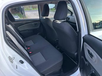 Toyota Yaris 1.5 VVT-h Icon Tech E-CVT Euro 6 (s/s) 5dr