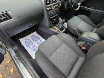 Ford Mondeo 2.0 Ghia 4dr