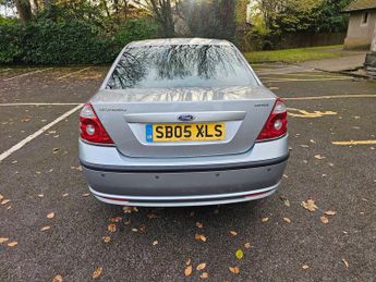 Ford Mondeo 2.0 Ghia 4dr