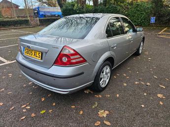 Ford Mondeo 2.0 Ghia 4dr
