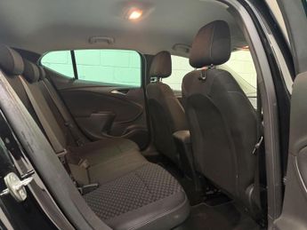 Vauxhall Astra 1.4i Turbo Tech Line Nav Auto Euro 6 (s/s) 5dr