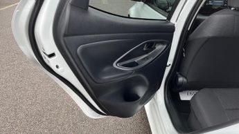 Toyota Yaris 1.5 VVT-h Design E-CVT Euro 6 (s/s) 5dr