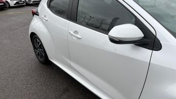Toyota Yaris 1.5 VVT-h Design E-CVT Euro 6 (s/s) 5dr