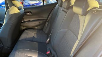 Toyota Corolla 1.8 VVT-h Design CVT Euro 6 (s/s) 5dr