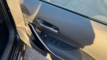 Toyota Corolla 1.8 VVT-h Design CVT Euro 6 (s/s) 5dr