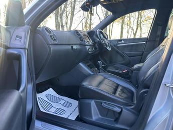 Volkswagen Tiguan 2.0 TDI BlueMotion Tech R-Line DSG 4WD Euro 5 (s/s) 5dr (Nav)