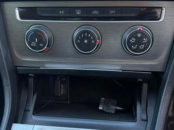 Volkswagen Golf 1.6 TDI BlueMotion Tech SE DSG Euro 5 (s/s) 5dr