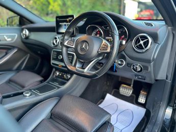 Mercedes-Benz GLA 2.1 GLA220d AMG Line (Premium Plus) 7G-DCT 4MATIC Euro 6 (s/s) 5