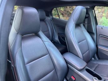 Mercedes-Benz GLA 2.1 GLA220d AMG Line (Premium Plus) 7G-DCT 4MATIC Euro 6 (s/s) 5