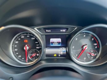 Mercedes-Benz GLA 2.1 GLA220d AMG Line (Premium Plus) 7G-DCT 4MATIC Euro 6 (s/s) 5