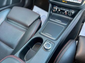 Mercedes-Benz GLA 2.1 GLA220d AMG Line (Premium Plus) 7G-DCT 4MATIC Euro 6 (s/s) 5