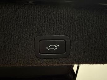 Volvo XC60 2.4 D5 R-Design SE Geartronic AWD Euro 4 5dr