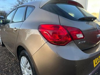 Vauxhall Astra 1.6 16v Exclusiv Auto Euro 5 5dr