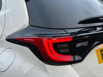 Toyota Yaris 1.5 VVT-h Design E-CVT Euro 6 (s/s) 5dr