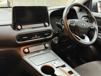Hyundai KONA 39kWh SE Connect Auto 5dr (10.5kW Charger)