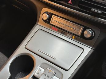 Hyundai KONA 39kWh SE Connect Auto 5dr (10.5kW Charger)