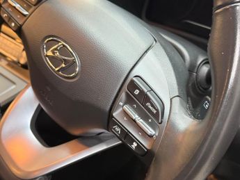 Hyundai KONA 39kWh SE Connect Auto 5dr (10.5kW Charger)