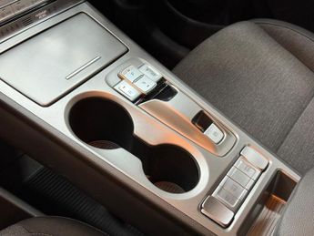 Hyundai KONA 39kWh SE Connect Auto 5dr (10.5kW Charger)