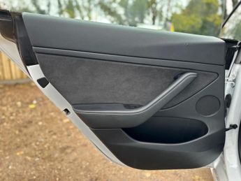 Tesla Model 3 (Dual Motor) Long Range Auto 4WDE 4dr