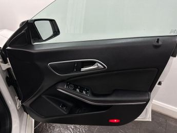 Mercedes-Benz CLA 1.6 CLA180 AMG Line Coupe 7G-DCT Euro 6 (s/s) 4dr