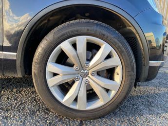 Volkswagen Touareg 3.0 TDI V6 BlueMotion Tech R-Line Tiptronic 4WD Euro 6 (s/s) 5dr