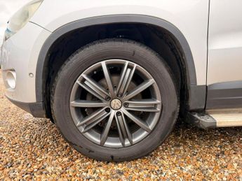 Volkswagen Tiguan 2.0 TDI Sport Auto 4WD Euro 4 5dr