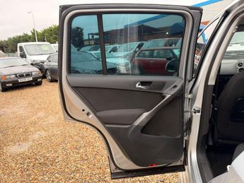 Volkswagen Tiguan 2.0 TDI Sport Auto 4WD Euro 4 5dr