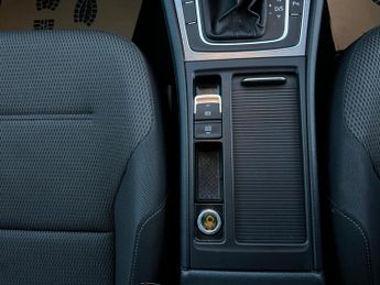 Volkswagen Golf 2.0 TDI BlueMotion Tech SE DSG Euro 5 (s/s) 5dr