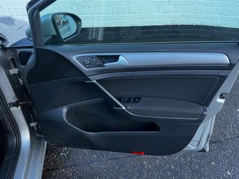 Volkswagen Golf 2.0 TDI BlueMotion Tech SE DSG Euro 5 (s/s) 5dr