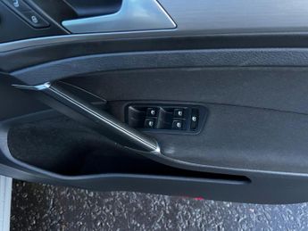 Volkswagen Golf 2.0 TDI BlueMotion Tech SE DSG Euro 5 (s/s) 5dr