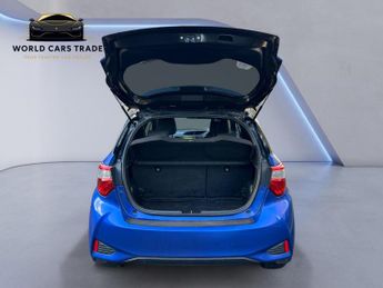 Toyota Yaris 1.5 VVT-h Blue Bi-Tone E-CVT Euro 6 (s/s) 5dr