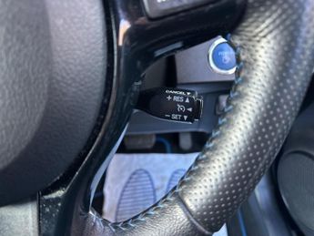 Toyota Yaris 1.5 VVT-h Blue Bi-Tone E-CVT Euro 6 (s/s) 5dr