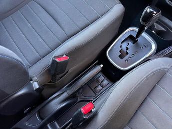 Toyota Yaris 1.5 VVT-h Blue Bi-Tone E-CVT Euro 6 (s/s) 5dr