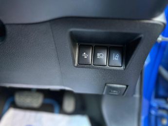 Toyota Yaris 1.5 VVT-h Blue Bi-Tone E-CVT Euro 6 (s/s) 5dr
