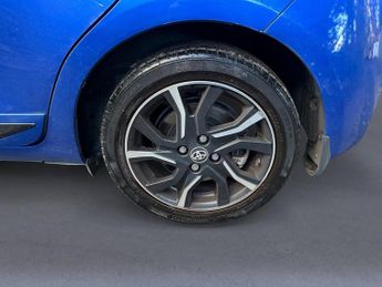 Toyota Yaris 1.5 VVT-h Blue Bi-Tone E-CVT Euro 6 (s/s) 5dr