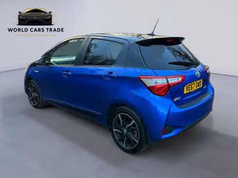 Toyota Yaris 1.5 VVT-h Blue Bi-Tone E-CVT Euro 6 (s/s) 5dr