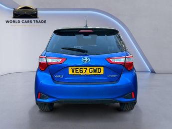 Toyota Yaris 1.5 VVT-h Blue Bi-Tone E-CVT Euro 6 (s/s) 5dr
