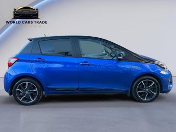 Toyota Yaris 1.5 VVT-h Blue Bi-Tone E-CVT Euro 6 (s/s) 5dr