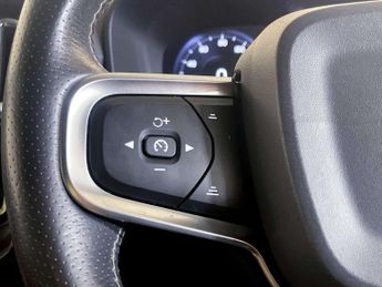 Volvo XC40 2.0 D3 R-Design SUV 5dr Diesel Manual Euro 6 (s/s) (150 ps)