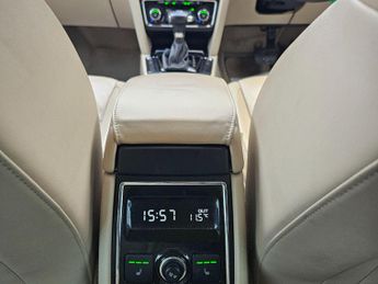 Skoda Superb 2.0 TDI Elegance DSG Euro 4 5dr
