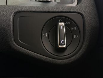 Volkswagen Golf 1.6 TDI SE Nav DSG Euro 6 (s/s) 5dr