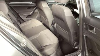 Volkswagen e-Golf 35.8kWh e-Golf Auto 5dr