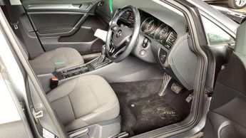 Volkswagen e-Golf 35.8kWh e-Golf Auto 5dr
