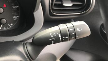 Toyota Yaris 1.5 VVT-h Icon E-CVT Euro 6 (s/s) 5dr